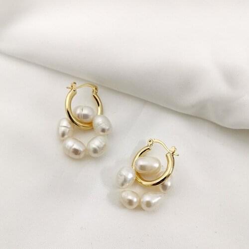 Classic Metar Copper Round Small Hoop Earrings for Women Elegant Circle Pearl Pendant Earrings Gold Color Jewelry Accessory Gift