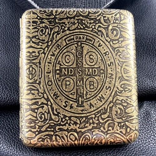 Unique Retro Metal Constantine Cigarette Case Bronze Carving Cigaret Pack 20 Cigarette Boxes Man Smoker Gift