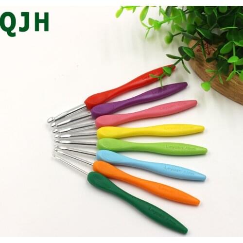 2.5-6.0mm 8pcs Crochet Hook Set Aluminum Ergonomic Crochet Needles with Colorful Soft Rubber Non-slip Handles Needles