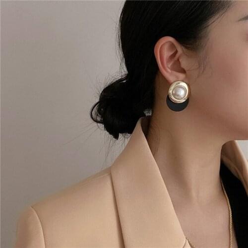2021 New Retro Fashionable Pearl Circle Hit Color Tide Net Red Niche Light Luxury S925 Female Tide Wild Classic Earrings