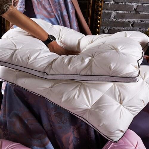 Vescovo Large Pillows