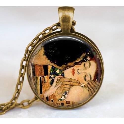 2017 New Valentines Day Gift The Kiss Gustav Klimt Necklace Love Affection Jewelry Vintage Painting Pendant Glass Cabochon HZ1
