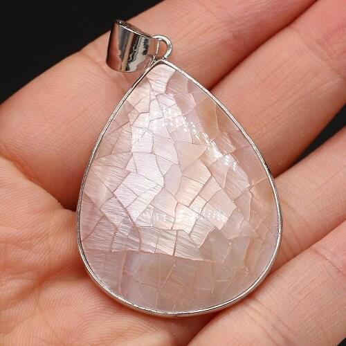 Hot Selling Natural Pink Shell Edging Fashion Personality Heart-shaped Pendant for DIY Making Necklace Pendant Size 30x50mm