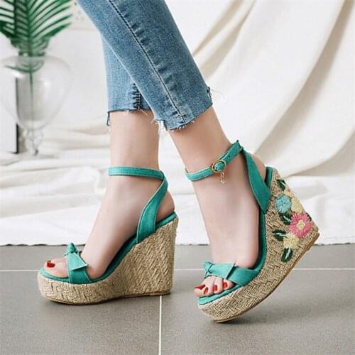 Womens Sandals 2020 New Summer Womens Shoes Large Size Fashion Embroidered Bow Slope With Flowers Thick Sandals