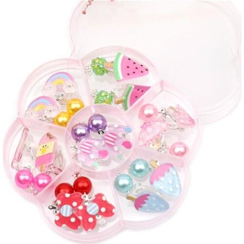 7 Pairs Mini Lovely Ear Clips for Girls Hypoallergenic No Piercing Plastic Earrings for Kids Children with Pain-resistant Pad