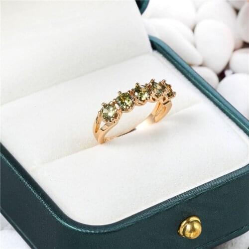 8Seasons Copper August Birthstone Unadjustable Rings Gold Color Olive Green Cubic Zirconia Rings For Birthdays Gifts, 1 Piece
