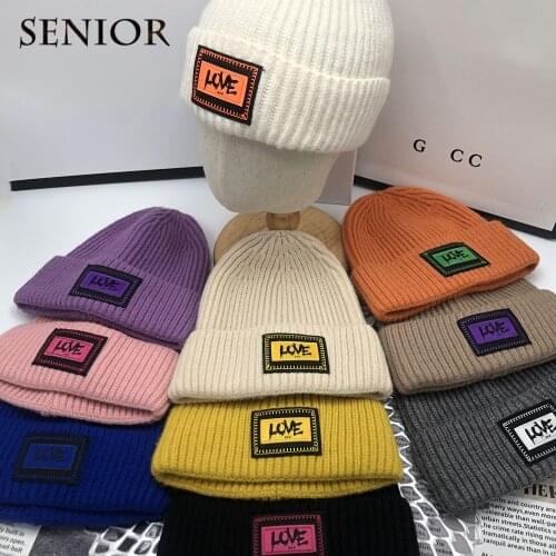 Winter Fashion Design Warm Couple Beanie Outdoor Fashion Casual Unisex Knitted Hat High Quality Letters Comfortable Men New Hat