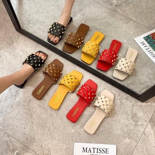 2021 Women Flat Heels Rivets Slippers Luxury Designer Pu Leather Slides Flip Flops Woman Mules Shoes Plus Size 35-42