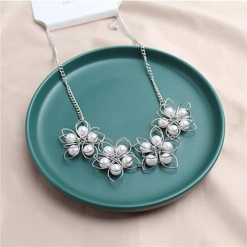 Fashion Flower Pearls Pendant Necklace New Cute Romantic Gothic Chain Clavicle Necklace For Women Female Party Wedding Jewelry