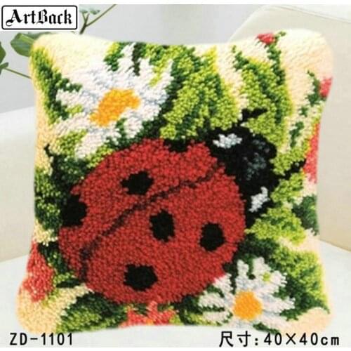 Animal lock hook embroidery ladybug pattern 3D paragraph embroidered cat dog DIY buckle hook wool pillowcase Christmas gift