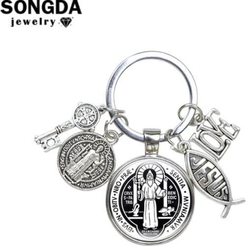 Saint Benedict Medallion Keychain Catholic San Benito Letter Pattern Silver Nameplate Glass Surface Key Ring Believer Faith Gift