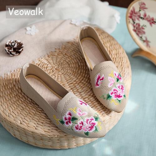 Veowalk Breathable Cotton Fabric Women Pointed Toe Flat Shoes Floral Embroidered Ladies Casual Walking Shoes Retro Loafers