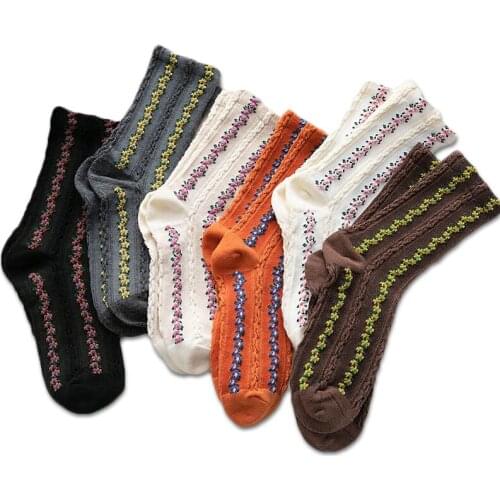 Harajuku Style Japanese Soft Wild Women Socks Embroidery Floral Multicolor Breathable Warm Socks Woman Knitted College Style Gir