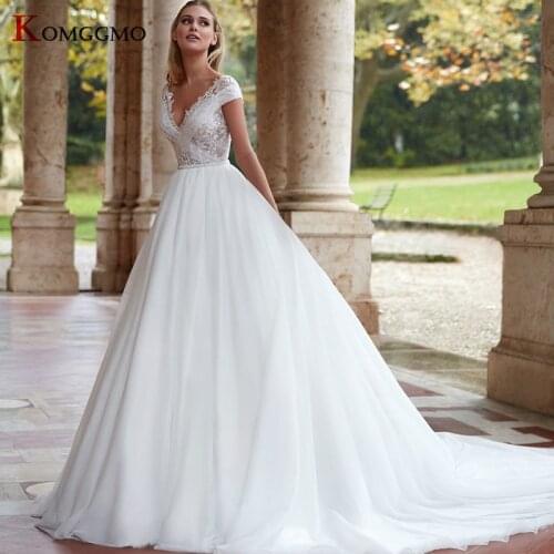 2021 Hot Sale Sweetheart Neck Chapel Train Wedding Dress Luxury Cap Sleeve Embroidery Appliques Tulle Button Bridal Ball Gown