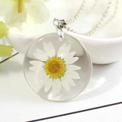 Fashion True Dried Flower Necklace Crystal Chrysanthemum Drop Gel Plant Specimen Resin Dry Flower Pendant Women Charm Jewelry