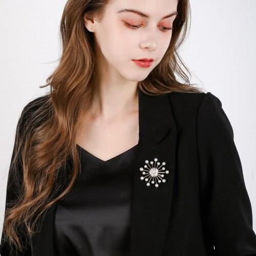 Dara High Quality Fashion Pearl Sun Flower Women Brooch