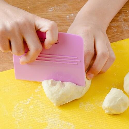 Japan Plastic Dough Scraper Cream Smooth Cake Spatula Baking Pastry Tools Kitchen Butter Knife Dough Cutter Baking Pastry Tools