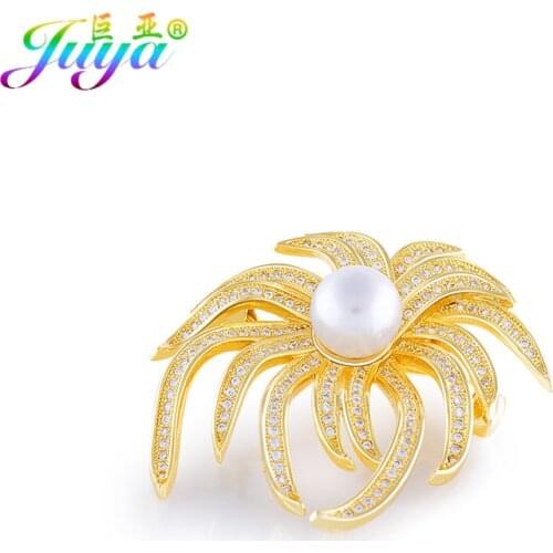 2017 New Arrival Wholesale Micro Pave Zircon Copper Flower Pearl Brooch Decorative Pins For Women Sweater Broches Christmas Gift