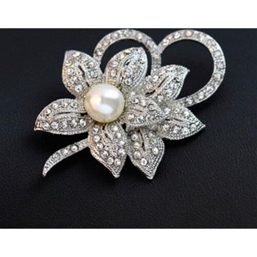 Rhinestone Flower Brooches Vintage Pearl Brooch Corsage Pin for Women Weddings Banquet Brooch Pins Jewelry Gifts