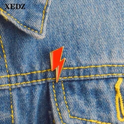 XEDZ simple hot sale design red lightning badge metal enamel pin club fan punk clothes custom brooch for friends jewelry gifts