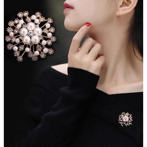 New Fashion Imitation Pearl Rhinestone Crystal Flower Brooches for Women Wedding Bridal Party Round Bouquet Brooch Pin