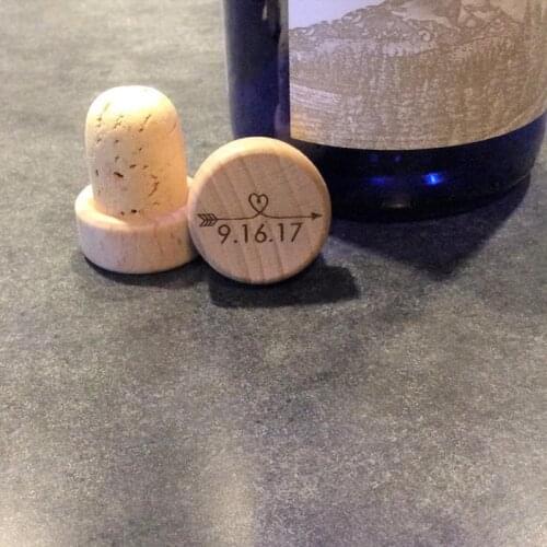 Customized Wood Wine Stopper Wedding party Favor decor Personalized Bottle Cork Toppers with laser design name gift for guest
