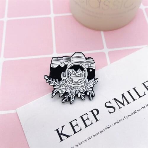 Black And White Plant Flower Camera Brooch Pin Creative Forest Adventure Travel Camera Badge Fashion Lapel Bag Accessories Gift
