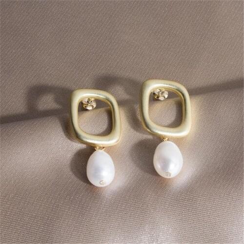 The New Geometry Square Pearl Earrings Women Contracted Temperament Eardrop Hollow Metal Stud Earrings