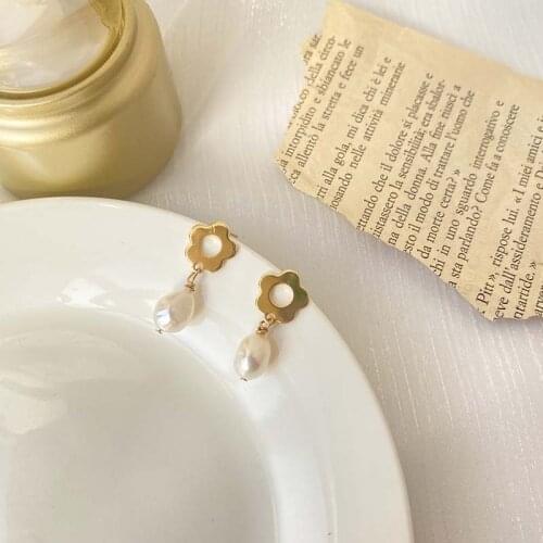 Little Flower Pearl Earrings No Hole Ear Clips Lovely Flowers Clip On Earring Without Piercing Minimalist Earrings CE1481