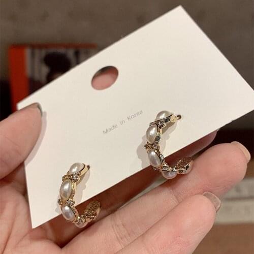 Sweet Girl Earrings 2021 Korean Fashion New Earrings Net Red Temperament C-shaped Pearl Crystal Earrings Womens Clothing Bijoux