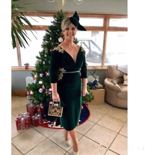 Velvet Green Sheath Mother of the Bride Dresses 2020 Hot Selling V-Neck 3/4 Long Sleeve Gold Applique Short Wedding Guest Gowns