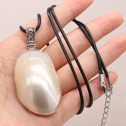 Natural Shell Charms Necklace Irregular Egg-shape Mother of Pearl Shells Alloy Pendant Leather Chain Necklaces for Women Jewelry