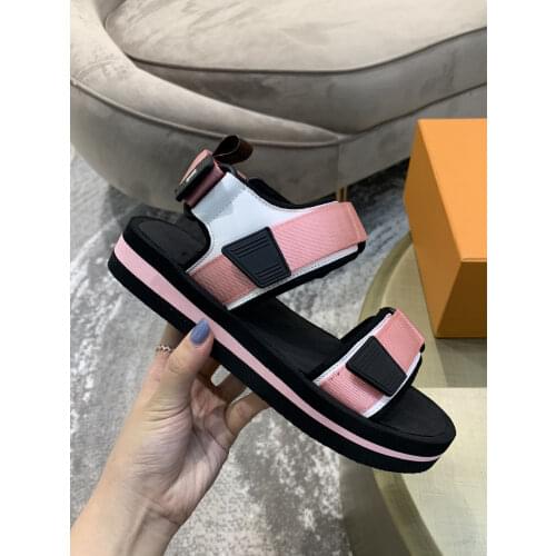 2021 Summer Sandals Womens Velcro Thick Soled Raised Flat Bottomed Beach Casual Shoes Luxery Shoes Women Designer Sandals 34-42