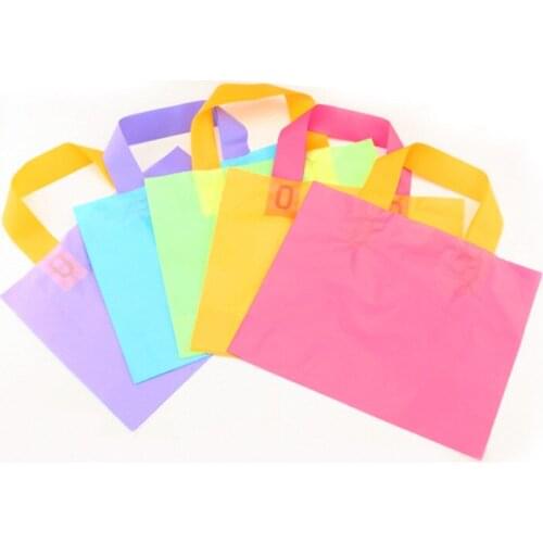 2018 New 50pcs 35+25+5cm Plastic gift bag Color cross plate garment bag Shopping make-up wrapper bag