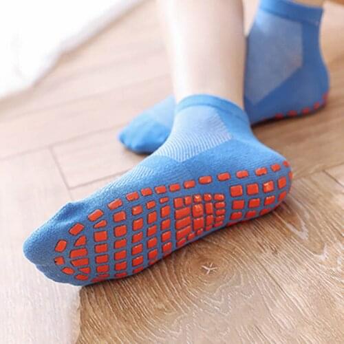 Q 1Pair Trampoline Socks for Women Men Floor Socks for Foot Massage Anti-skid Short Socks Indoor Activities Soft Breathable