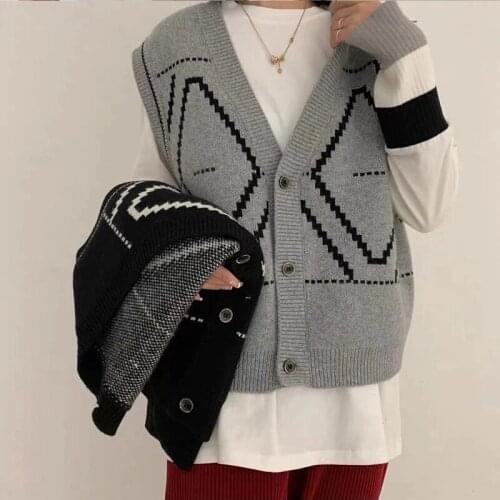 2021 spring new abstract pattern black and white color matching V-neck knitted cardigan vest vest women