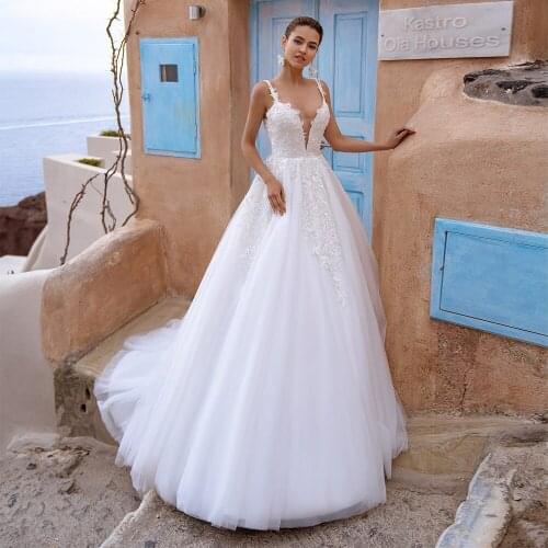 V-neck Spaghetti Straps A Line Bohemian Wedding White Vestido de noiva Lace Appliques Backless Tulle Bridal Gowns 2021