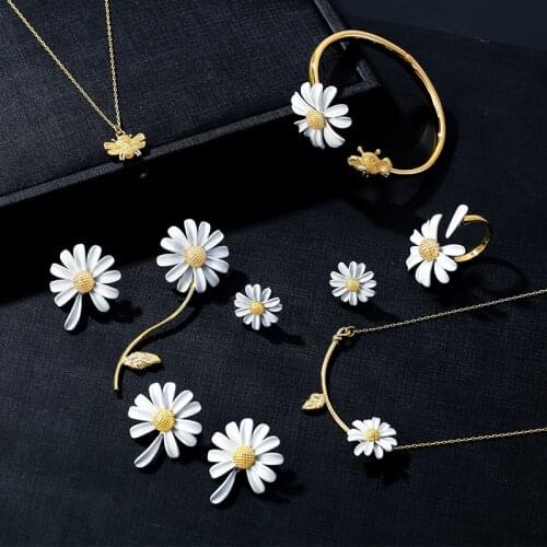 HUANZHI 2020 New Cute Gold Daisy Flower Adjustable Open Rings For Women Girls Party Jewelry Gifts