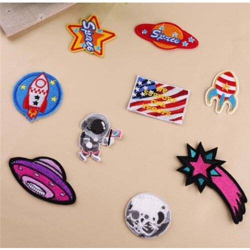 10pcs/lot Fashion Astronaut Planet Patches Clothing Embroidery Iron On Applique Cheap Patches For Kids Bags Dress Clothes DIY