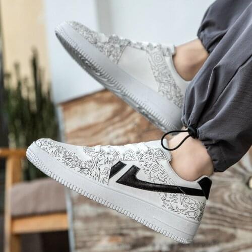 2021 Fashion New Men Sneakers High Quality Breathable leisure Male Running Shoes Comfortable Thick Bottom Men Shoes