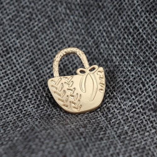 Vintage Matte Gold Small Bag Brooches Metal Suit Lapel Pin Scarf Buckle Antique Corsage Female Women Coat Hat Bag Accessories