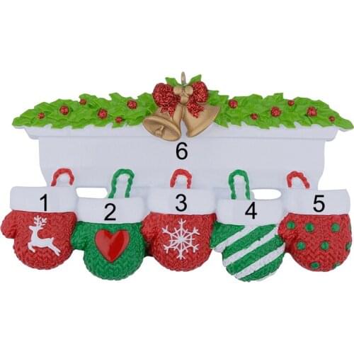 Mantel Gloves Family of 5 Polyresin Personalized Christmas Ornaments Hand Painted Textured Figurine For Gifts Home Decoration