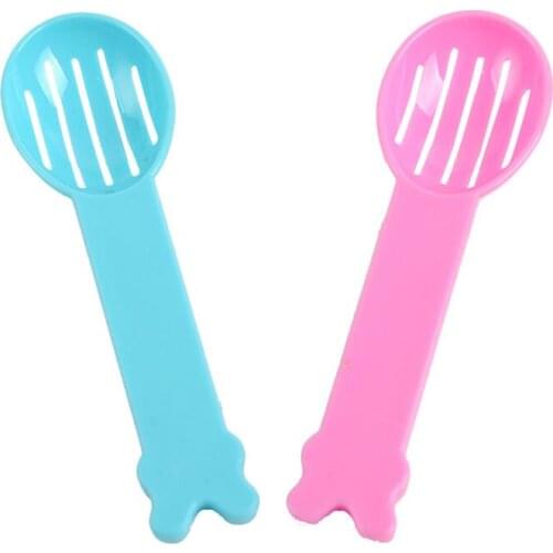2 Pcs Candy Color Pets Cats Hamsters Rabbit Guinea Pig Drain Sand Spoon Shovel Feed Food Spoons Color Random 11.5*3.5cm