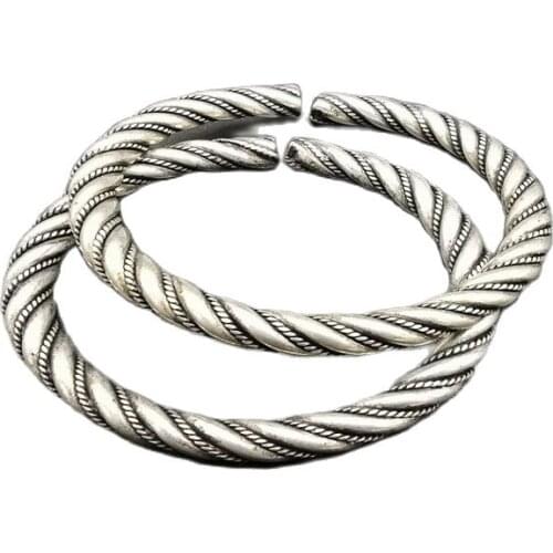 China Old Tibet Silver Carved A pair of Silver Bracelets