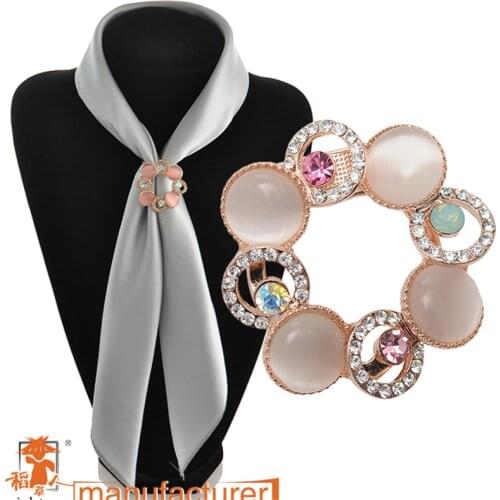 Fashion Women Flower Rhinestone Brooches Luxury Garnet red Silk Scarf Buckle Wreath Scarf Clips