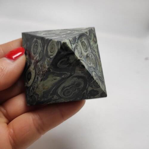 5cm Naturally beautiful quartz peacocks eye pyramid