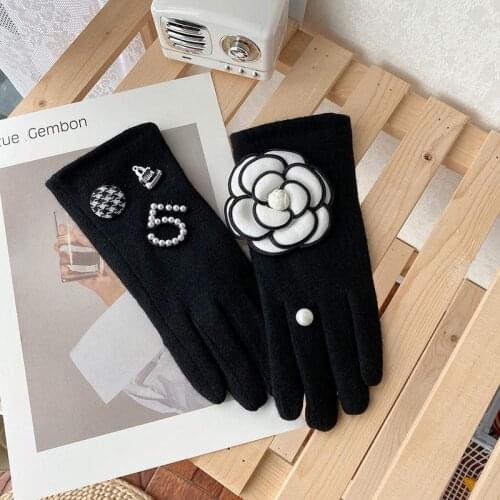 Winter Cashmere Ladies Gloves Korean Version of Small Fragrance Pearl 5 Words Camellia Flower Finger Touch Screen Gloves