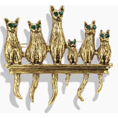 Retro Antique Gold Color Holding Flower Kitty Pins and Brooches for Women Fashion Cats Hedgehog Animal Accessories High Quality