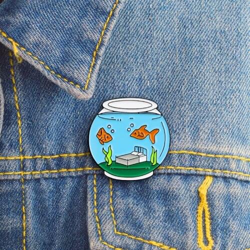 Cartoon bed fish transparent fish tank fashion brooch is suitable as a gift to friends when clothes shawl badge decoration