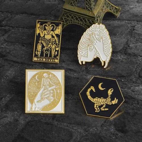 Gothic Dark Devil Skeleton Lung Hand Scorpion Brooch Enamel Pins Button Bag Denim jacket Lapel Pin Badge Jewelry